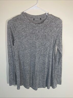 Gray Long-Sleeve Women's Top - Classic Crewneck approx. Size S/M